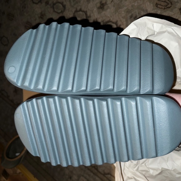 Yeezy sides size 11 tealish dark grey main image 5